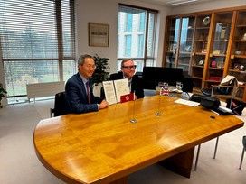 學院與巴斯大學簽署合作備忘錄