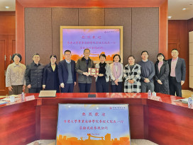 代表团与上海中医药大学领导层代表合照