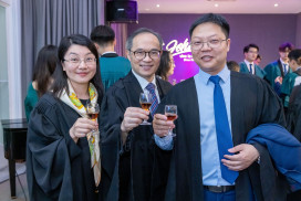 林慧芳女士、駱松森博士與學生合照