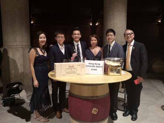 HKU SPACE team 獲勝後合照