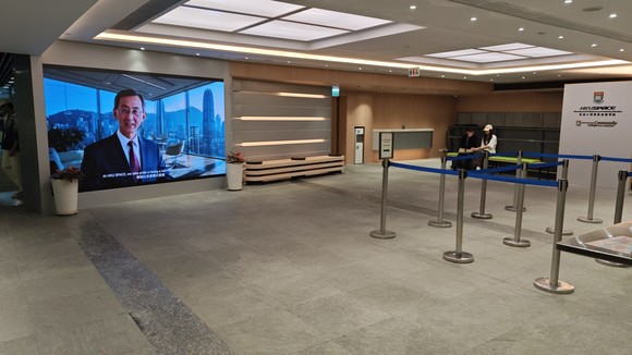 The campus entrance lobby has been revamped with a sleek and sophisticated streamlined seating layout, creating a welcoming social space. We have also enhanced the campus’s facilities to include a large LED screen and other student facilities.