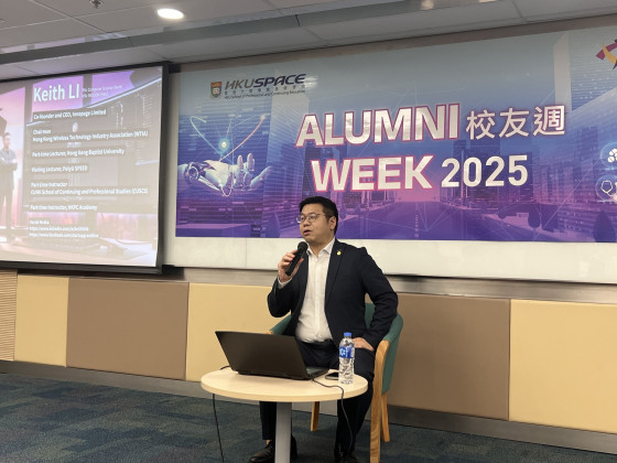 Mr Keith Li, Chairman of the Hong Kong Wireless Technology Industry Association, delivered a comprehensive analysis to alumni on the practical and potential applications of generative AI across various industries. 