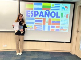 Congratulations to Ms. Lee, who has won the Outstanding Performance Award in our Certificate in Spanish (Introductory)! ¡Felicitaciones! (Mar 2024)