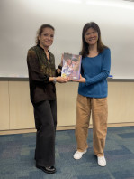 Congratulations to Anna, who has won the Outstanding Performance Award in our "Certificate in Italian (Introductory)"! Congratulazioni!