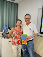 Congratulations to Mr. Wong, who has won the Outstanding Performance Award in our "Certificate in Italian (Introductory)"! Congratulazioni!