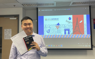 Congratulations to Sunny, who has won the Best Progress Award in our Certificate in French (Introductory)! Félicitations! 