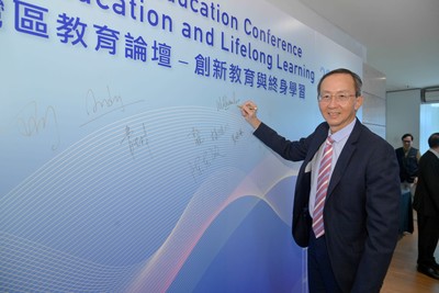 Photo of William K.M. Lee, Director of HKU SPACE signing