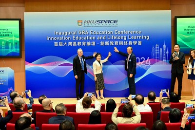 Photo of Prof Ian Holliday, Dr Choi Yuk-lin, and William K.M. Lee.